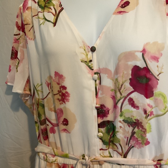 Lane Bryant plus size Flutter Sleeve Belted Dress.  White Floral. Lined. - Picture 3 of 8